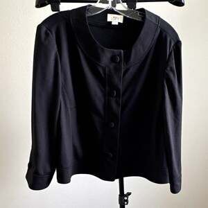 Ann Taylor LOFT Women’s Black Button Front Collared Jacket Long Sleeve Shorter